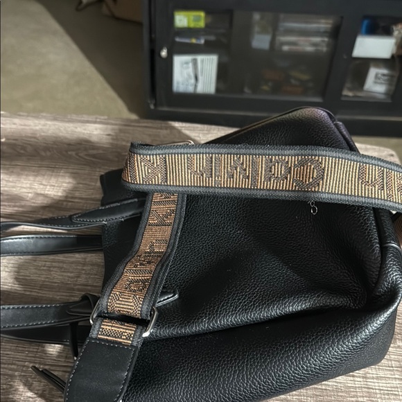 Calvin Klein Black Satchel Bag with Structured Design - Picture 4 of 4